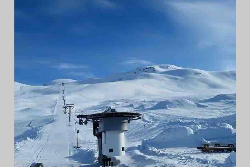 Hytte I Stryn Med Elbil Lader Bagian luar foto
