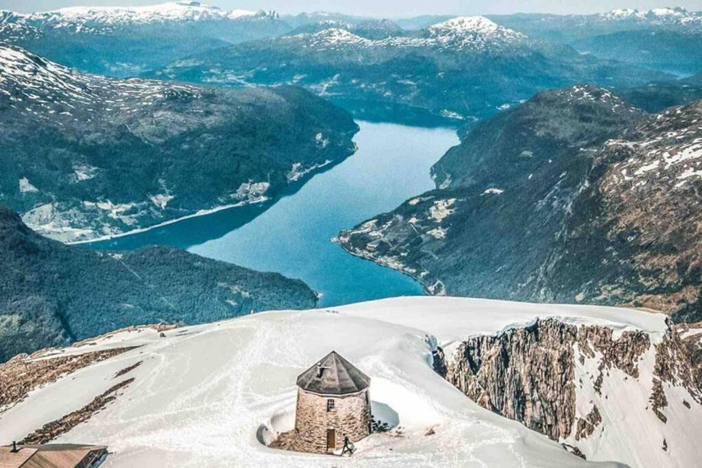 Hytte I Stryn Med Elbil Lader Bagian luar foto