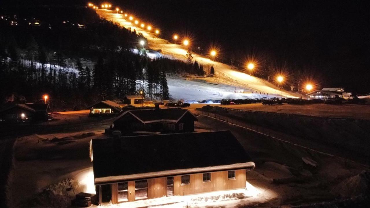 Hytte I Stryn Med Elbil Lader Bagian luar foto